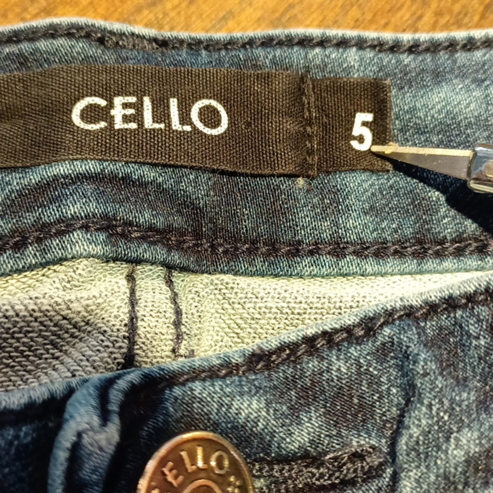 Womens jeans Sz 5 Super skinny ankle CELLO Straight leg